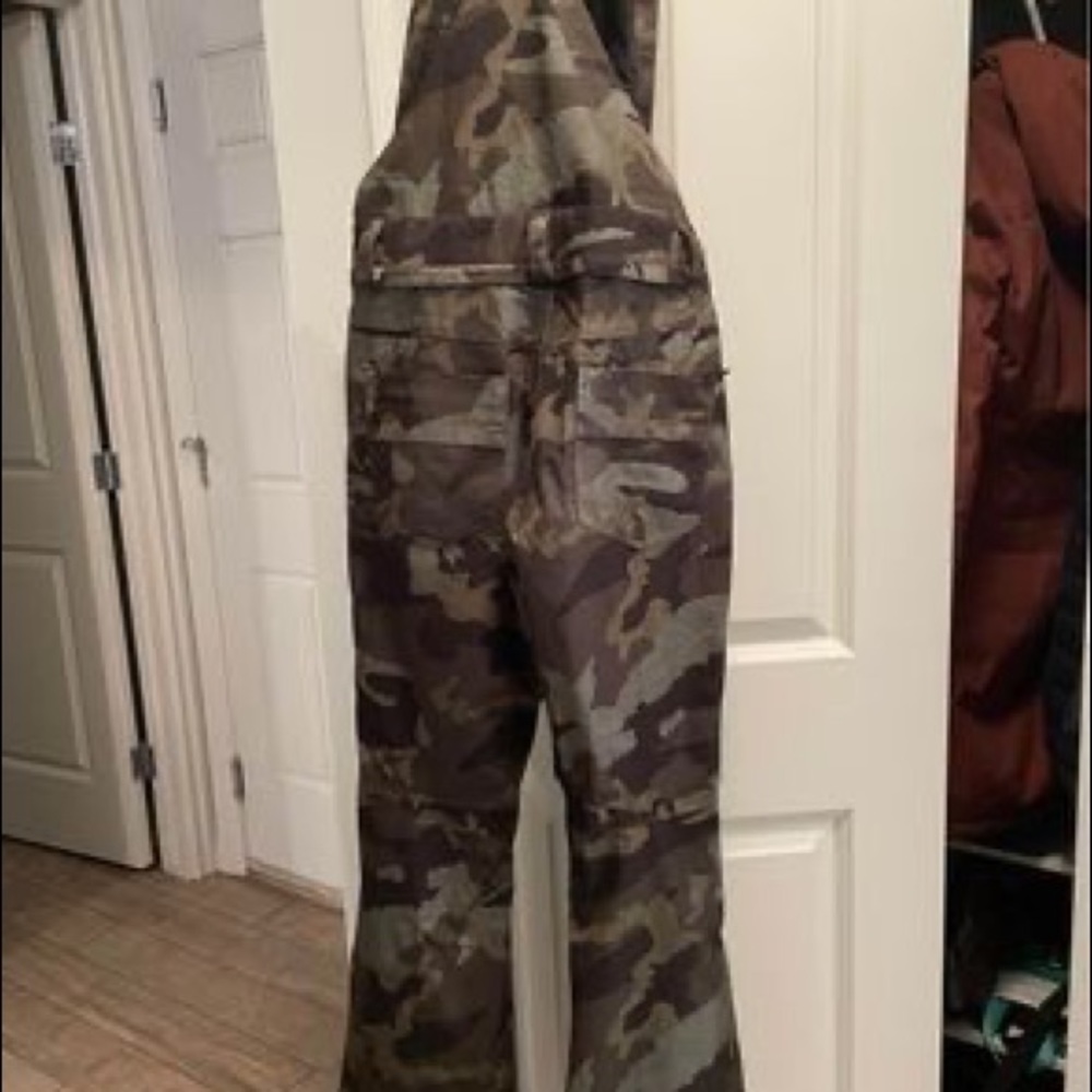 Volcom camo bib snow pants